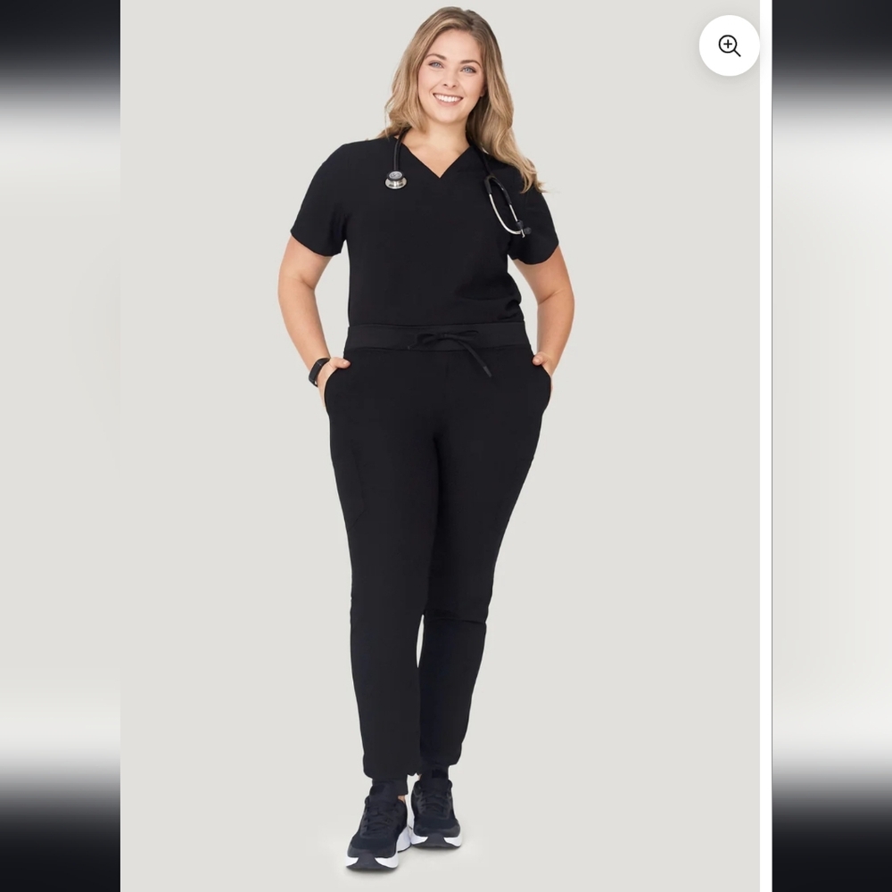 NWOT! Mandala 9 Pocket Joggers Scrubs in Black ! Women's Petite Small !
